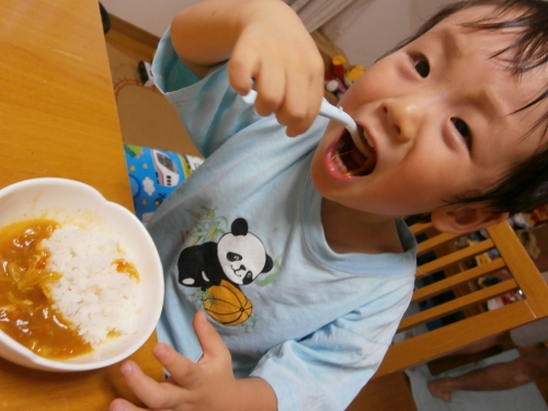 2歳のお子さまカレー(*^^)思わず手がでますっ♪