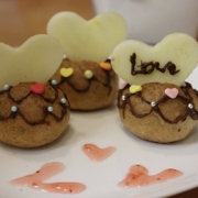 「可愛く♪」【スイーツ詰め合わせプレゼント】ハートを飾ってバレンタインデコスイーツに挑戦！の投稿画像