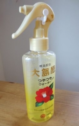 口コミ記事「「大島椿ヘアウォーター」でパサパサうねうねを解消できるのか試してみた！」の画像