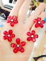 口コミ：アクリル ラメ フラワー ガラス ストーン ショートネックレスの画像（5枚目）
