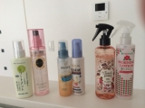 旅美人 ヘアトリートメントは無香料。<br />マシェリヘアジュレミストは寝ぐせ直し用。<br /><br />パンテーンシルキースムースケアとロレアルナイトリペアエッセンスは可もなく不可もなく。<br /><br />ジュエルジュエラH&Hスパウォーターはものすごく香りが強すぎ。<br />椿ヘアミストは髪がパサつく。