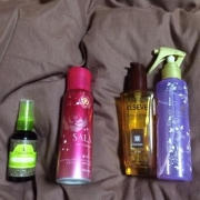 「左のmacadamia oilは
匂いにベタ惚れです♡
」パサつき＆乾燥に！天然オイル浸透ノンシリコンシャンプー＆トリートメント現品20名の投稿画像