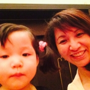 「爪にもおしゃれするママでずっといたいです。いつもマニキュアを塗るとチビちゃんが寄ってきて自分も…と催促されます。
すぐに落とせる子供にも安全なマニキュアを試してみたいです。」【お店で発見！画像募集☆】　レイナチュ ネイルケアカラー　【スマホで参加OK】の投稿画像