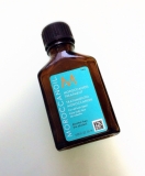 美容師さんにオススメされ、流行りに乗って購入したモロッカンオイル♡<br />パサついている毛先に付けると、まとまって良い感じです。<br />なんといっても、香りが好き♡バニラの甘い香りが女性らしさを引き出してくれます♡<br />