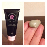 「泡立ちもとてもよく、もっちりと弾力のあるモコモコの泡が簡単にできます。この洗顔料はすっきりと汚れ落ちはいいのに、肌に必要なうるおいはちゃんと残してくれるのでとても使い心地が気に入っています。<br /><br /><br /><br />」の画像（1枚目）