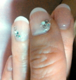 結婚式用に表参道のお店でやっていただきました！シルバーのラインストーンや輪っかを使って清楚な花嫁さん風になりました