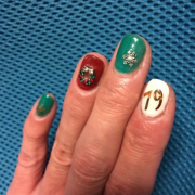 「クリスマスの一ヶ月前に施し、爪が伸びてきたら生え際に金ラメでリペアしてクリスマスを迎える予定です。人差し指には、好きな野球選手の背番号を必ず入れます。」あなたの自慢のネイルを投稿して♪3名様にマットネイルが出来るキットをプレゼントの投稿画像