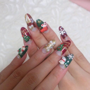 「クリスマスネイル
デコパーツを載せて３Dネイルにしました！」あなたの自慢のネイルを投稿して♪3名様にマットネイルが出来るキットをプレゼントの投稿画像
