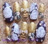 「お着物にもドレスにも似合う華やかネイル」の画像（1枚目）