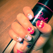 恋に効く？バレンタインパールネイル♡