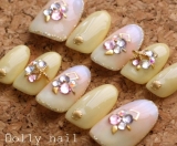 「ふんわり優しいカラーのグラデで爽やか初夏ネイル」の画像（2枚目）