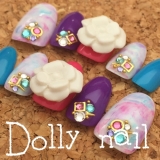 「カメリアパーツとタイダイ柄の夏ネイル」の画像（2枚目）