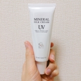 「水分を含んだようなもちっと肌に」の画像（1枚目）