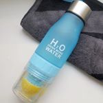 海外のオークションサイト購入代行サービスを展開されている #セカイモン 様より日本未発売のおしゃれなウォーターボトルをいただきました🙏✨ レモンをそのまま絞れてお手軽で即席デトックスウォーターが作れち&hellip;のInstagram画像