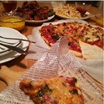 結婚記念日の食卓です♡主人とは食の好みが似てるので、ごはん作りも楽しめます( *&acute;艸｀) 今年で結婚8年。これから、記念日に素敵な食器を集めていきたいな♡♡ #記念の食卓#勝手にルノー&hellip;のInstagram画像