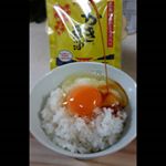 今日はにぃにとばぁば映画行っちゃったわたし。。さびしく#たまごかけご飯はじめて　#かき醤油っての使ってみたらこれ美味しー(〃)&acute;艸｀)ｵｲｼｰ♪#アサムラサキ#TK&hellip;のInstagram画像