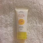 レイヴィー バンド&ネイルクリームローヤルゼリー🌟ほんのり甘みのあるお花の香りで長続きはしませんがいい香りです👌かさつきがきになる時や寝る前に使用しましたが指先まですべすべに&hellip;のInstagram画像