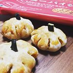 #パイシート を沢山頂いたので。#かぼちゃパイを。マーガリン、砂糖不使用でバターの香りがしっかりするパイ生地！とっても美味しいのでちびっ子にも安心して食べてもらえそうです。まだまだ沢山残っ&hellip;のInstagram画像