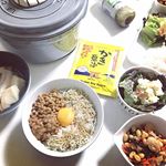 アサムラサキ様より✔️かき醤油をいただきました(❛ᴗ❛人)✧，かき醤油を実は&hellip;初めて使いました！！#たまごかけごはん 納豆にしらすもトッピング♡めちゃくちゃ美味しくてビック&hellip;のInstagram画像