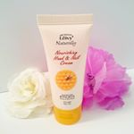 《レイヴィー ハンド＆ネイルクリーム ローヤル》とってもしっとりタイプローヤルゼリーとハチミツとが、カサカサに乾燥した肌をしっかり保湿し潤いを与えて、アラントインが肌荒れを予防してくれます✨&hellip;のInstagram画像