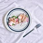 2016/12/3赤紫の野菜でスモーブロー。.⁂赤カブ、アーリーレッド、ラディッシュ、生ハムのスモーブロー.冷蔵庫の中にある赤紫系の野菜を総動員してローソンのブランブレッドに乗せら&hellip;のInstagram画像