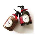 .#ハホニコハッピーライフ #チョコレ をお試しさせて頂いてます🌟.コロンとした300mlの小さな容器もかわいい♡シャンプーはチョコレートシロップみたいで、トリートメントはチョ&hellip;のInstagram画像