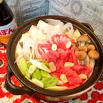 皆が喉が痛くて少し風邪気味😭スタミナつける為にこれからお酒入れてぐつぐつしてあっさりポン酢で食べます✨大根はピーラーで半分もin♪このピーラーはマイクロ三角刃で切りやすい。#の&hellip;のInstagram画像