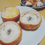 ホムパリのブレッドボール＆スープ一種＆デザートミックスを頂きました😆ありがとうございます💓パンは冷凍の物をレンジで戻して中は切り込みが入ってるので簡単にくり抜けて中に入れるスープは湯煎で温める&hellip;のInstagram画像