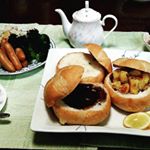 メリークリスマス(*&acute;&nabla;｀*)今日はクリスマス友達の家で、ホムパリを使ってホームパーティーしました！ランチの時間にぴったりのパンパーティー♪簡単に皆で調理出来たので&hellip;のInstagram画像