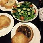 お料理は苦手💧お仕事で遅くなり、手抜きのかぶのシチューもそれなりにみえたりして😝#HOMPARI  の  #ブレットボール 使える‼️冷凍で来て、電子レンジで1分♪簡単美味しいパン&hellip;のInstagram画像