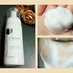 最近は冷たい風でお肌がゴワゴワ😖お肌の柔軟性を取り戻したい時は擦ってポロポロするタイプのピーリングジェルを使っています😣が、やっぱり摩擦ダメージが気になる😭そんな時にオススメなのが美容皮膚科医&hellip;のInstagram画像