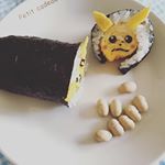 昨日、体調悪かったので&hellip;今日のお昼に恵方巻き〜今年はピカチュウ♪耳の海苔を忘れちゃったし(^^;;ちょっとほどけちゃったし(^^;; でも、喜んでくれたからいっかな(*^^*)&hellip;のInstagram画像