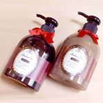 かわいいオシャレなボトルのハホニコ　チョコレヘアケアセット💓甘いチョコレート&ラズベリーの香り💕カカオは、美容にもよくて、栄養もたっぷり。リラックス効果もあり、恋愛ホルモンも含まれているそう🎶&hellip;のInstagram画像