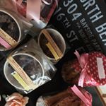 お菓子詰め合わせの1日目。昨日作ったやつです。同じみのビスコッティとクランチチョコ！簡単簡単〜❤️ #バレンタイン#バレンタイン2017 #手作りお菓子#ラッピング#100&hellip;のInstagram画像