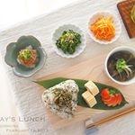 *2017.2.16⑅﻿﻿*いつもより上手に握れたおにぎり🍙で、今日のおひるごはーん🍙*✩おにぎり〜自家製セロリのふりかけ〜✩かにかま入り卵焼き✩いちご✩もやしと干&hellip;のInstagram画像
