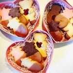 昨夜はせっせとラッピング。娘は宿題終わらない〜〜💦と、全然手伝ってくれない。あの〜、マミーのバレンタインじゃないんだけど&hellip;転勤先でお世話になった娘の彼ピへ送ります。#バレンタイン&hellip;のInstagram画像