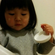 「自らスキンケアしたがる1歳の娘。」【新商品】アトピー性皮膚炎のお子様向けスキンケアモニター5名様大募集！の投稿画像