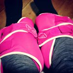 コレを装着してから寝るようになって一週間&hellip;すでに習慣になってます！😆ふくらはぎがすごくポカポカして、だるさが軽減されますが、、、まるで足だけロボットみたい🙌#ドクタースミス #レッグエンジ&hellip;のInstagram画像