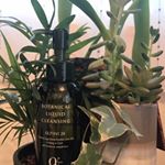 探してました！まつエクＯＫのクレンジング！こちらは植物の恵みを凝縮した美容液クレンジングです。毛穴の皮脂汚れにもなじんでするんとオフしてくれます。優しい力でクルクル～とすると落ちにくいアイライ&hellip;のInstagram画像