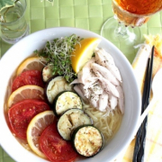 塩レモン＆トマト＆鶏むね肉をトッピングしたラーメン