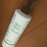 最近愛用中のクレンジングですボトルが可愛い💠#シュシュモア #クレンジングリキッド #chouchoumore #monipla #明色化粧品桃谷順天館グループファンサイト参加中のInstagram画像