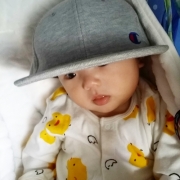 「まだ帽子は大きいよ」【新商品】アトピー性皮膚炎のお子様向けスキンケアモニター5名様大募集！の投稿画像