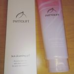 フィトリフトリフト ホットクレンジングジェル肌に伸ばすとホットタオルを乗せているような温かさでマッサージできます。クレンジングしながらまるでエステをしている気分！？ウォータープルーフマスカ&hellip;のInstagram画像