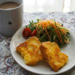 コーヒーを飲みながらの朝ごはん🎵フレンチトーストとののじ糸そうめん削りを使ってサラダを作りましたよー🎵仕事頑張ろうとテンションをあげたモーニングだったのに&hellip;家を出る数分前にパチ&hellip;のInstagram画像