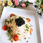 今日のランチはピエトロさんから頂いたヴィシソワーズスープを使ったパスタを作りました🍴・☆ブーケサラダ☆キャビアとヴィシソワーズの冷製パスタ キャビアはランプフィッシュの卵を代用^_^;&hellip;のInstagram画像