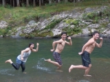 皆んなで川遊び