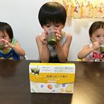 （おいしーい甘熟フルーツ青汁）を飲んでみました😆偏った生活にはもってこいの青汁😊・野菜嫌いな長男は好き嫌い激しいけど『これなら飲めるね』とごくごく^_^・明日は牛乳で割って飲ん&hellip;のInstagram画像
