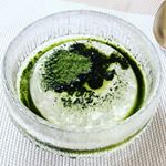 抹茶蜜の冷茶ジュレ🍴✨最近、毎月の消費額で器が一番あるほど食器を買い足している =͟͟͞͞( `◟ 、) #ひんやりスイーツのうつわ #勝手にルノーブル40周年祭り #monipla #ブランド洋&hellip;のInstagram画像