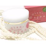 気になる首元やデコルテのポツポツ、首イボケアに使えるオールインワンジェルクリームです😆最近、デコルテを触るとポツポツができ始めすっごく気になってました😞柔らかくて伸びの良いクリームです。保湿力&hellip;のInstagram画像