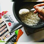 ひとてまい　というコラーゲン・食物繊維含有加工食品です。 🍚炊飯する時に入れれば忘れずに毎日摂取できます♪🍚炒めもの、汁物、ヨーグルトに混ぜてもＯＫ🍚オリゴ糖やビタミンも入ってる(^O^)&hellip;のInstagram画像